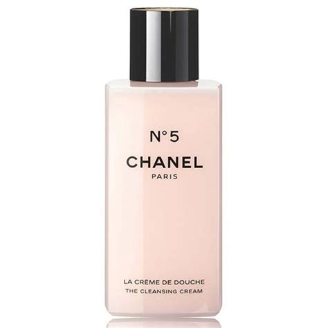 chanel no 5 cleansing wipes.